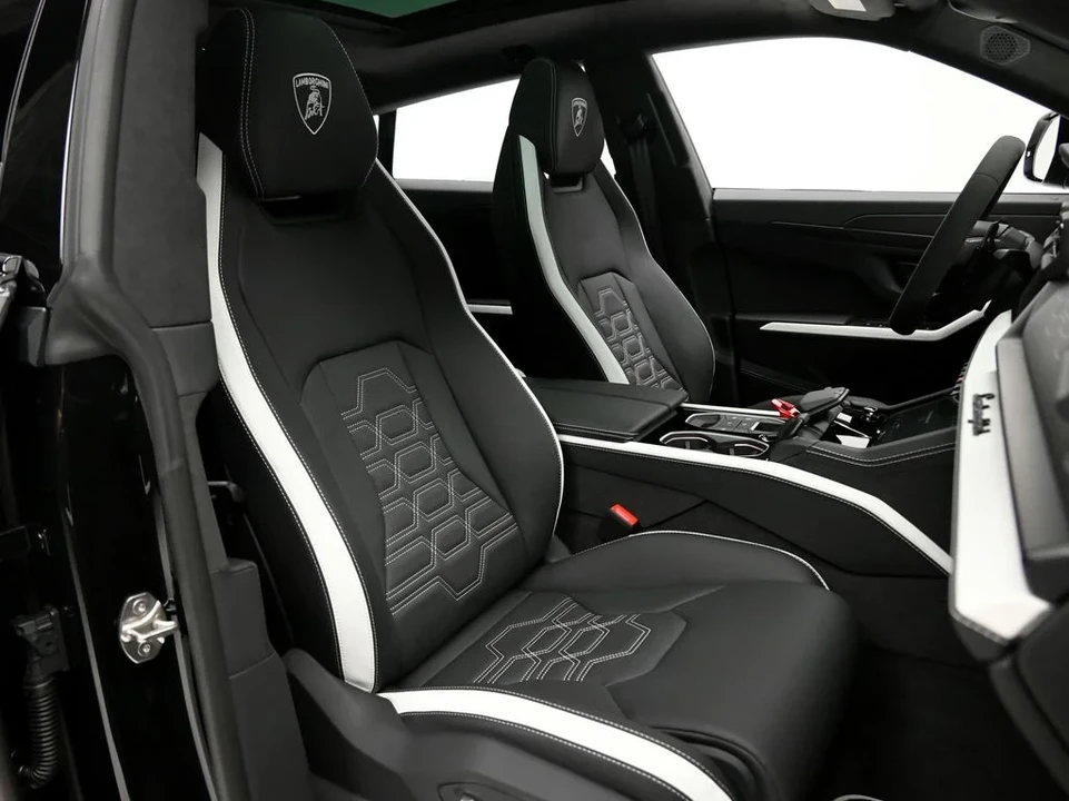 2026 Lamborghini Urus SE - Image 15 of 31