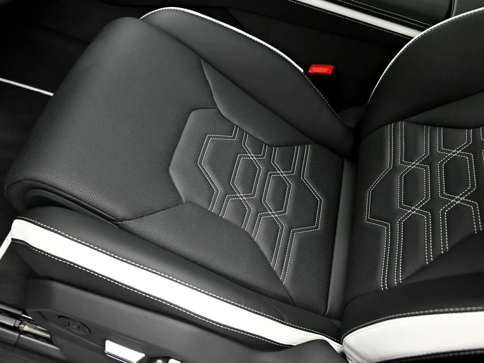 2026 Lamborghini Urus SE - Image 21 of 31