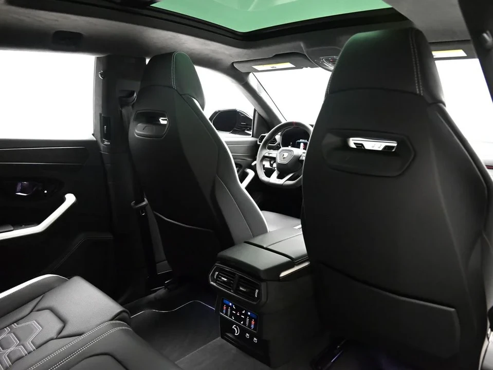 2026 Lamborghini Urus SE - Image 10 of 31