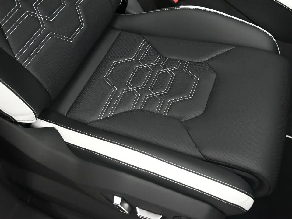 2026 Lamborghini Urus SE - Image 22 of 31