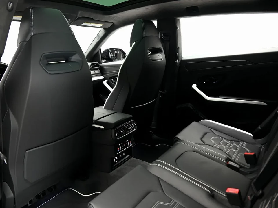 2026 Lamborghini Urus SE - Image 9 of 31