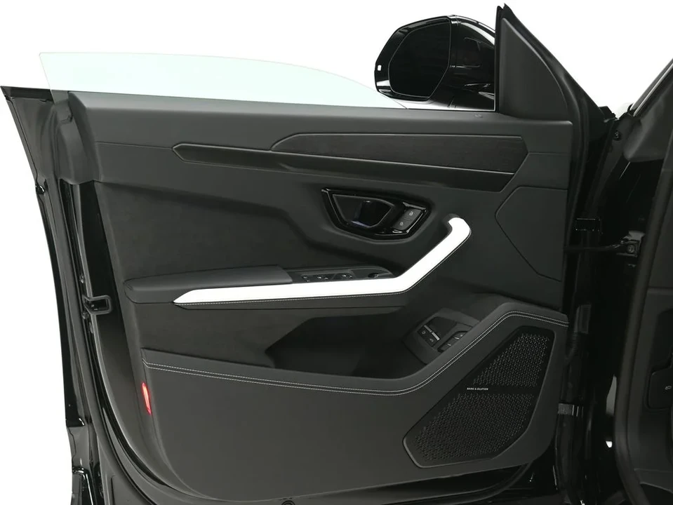 2026 Lamborghini Urus SE - Image 23 of 31