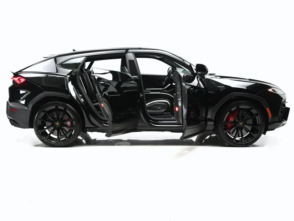 2026 Lamborghini Urus SE - Image 28 of 31