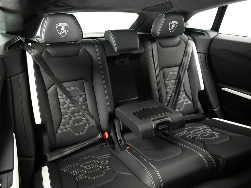 2026 Lamborghini Urus SE - Image 13 of 31