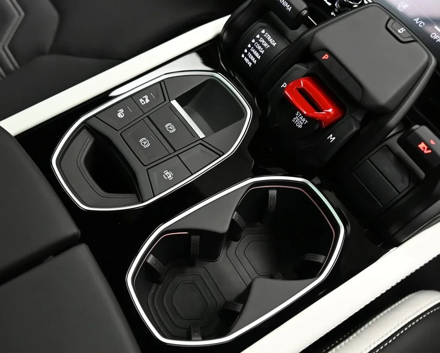 2026 Lamborghini Urus SE - Image 18 of 31