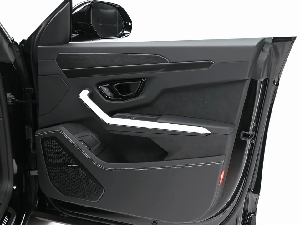 2026 Lamborghini Urus SE - Image 24 of 31