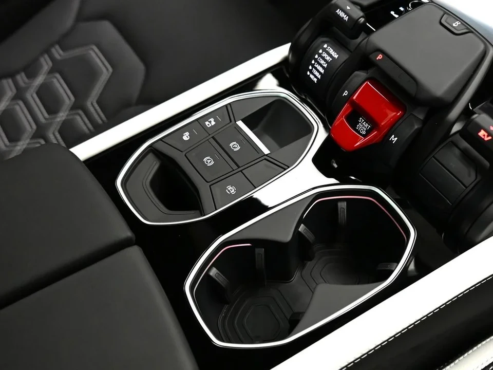 2026 Lamborghini Urus SE - Image 17 of 31