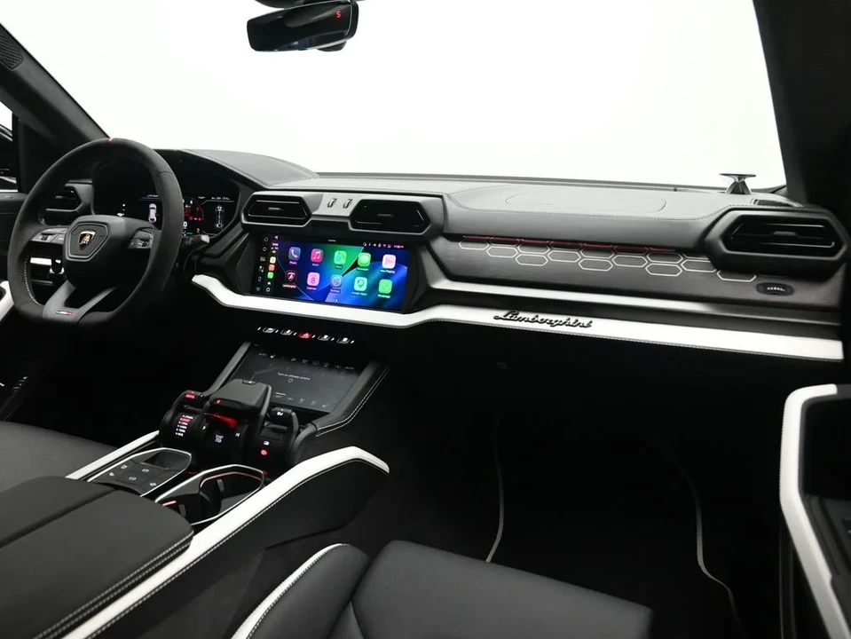 2026 Lamborghini Urus SE - Image 11 of 31