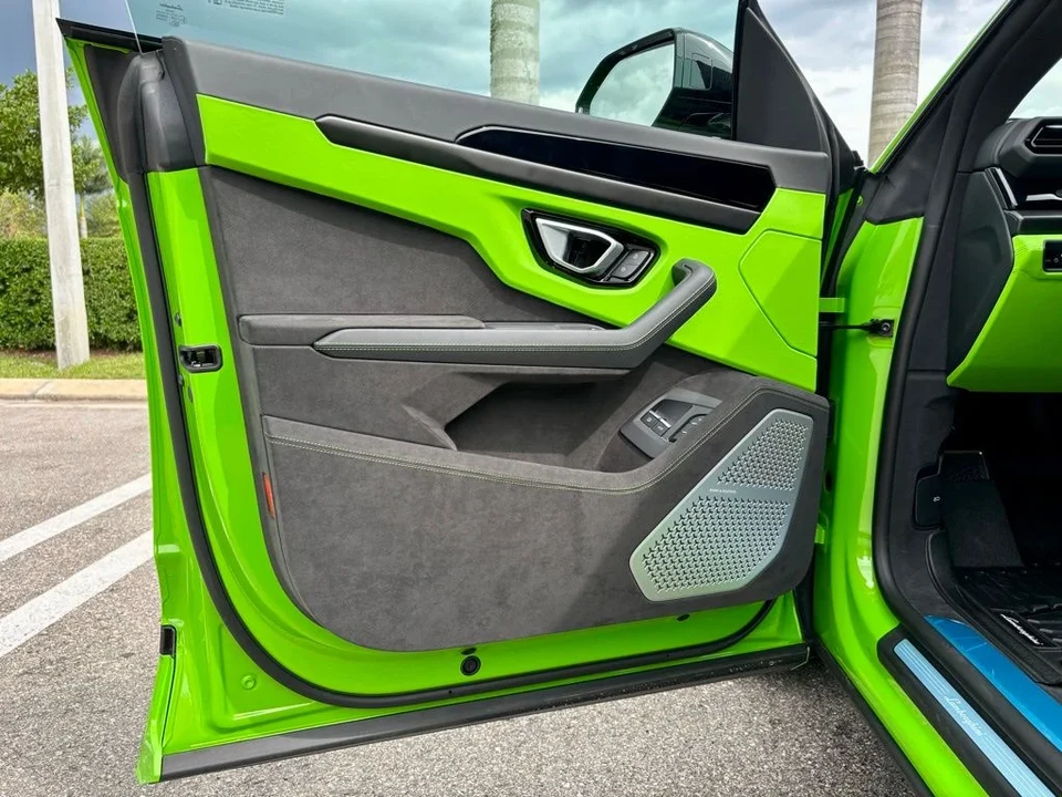 2026 Lamborghini Urus SE - Image 6 of 14