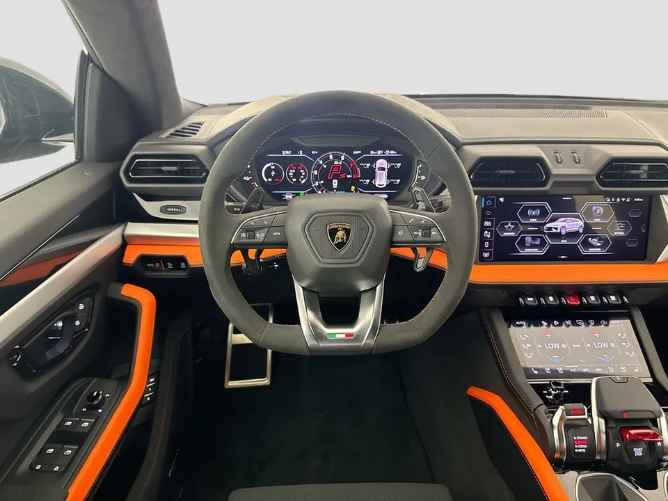 2026 Lamborghini Urus SE - Image 24 of 31