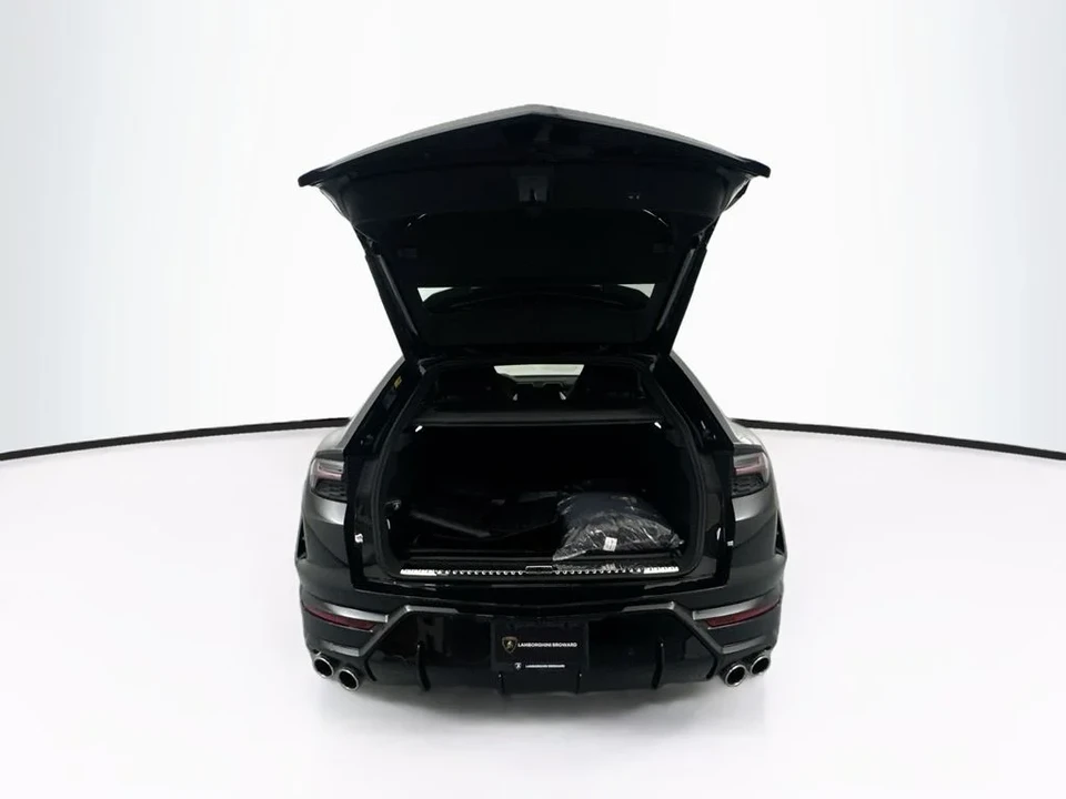 2026 Lamborghini Urus SE - Image 28 of 31
