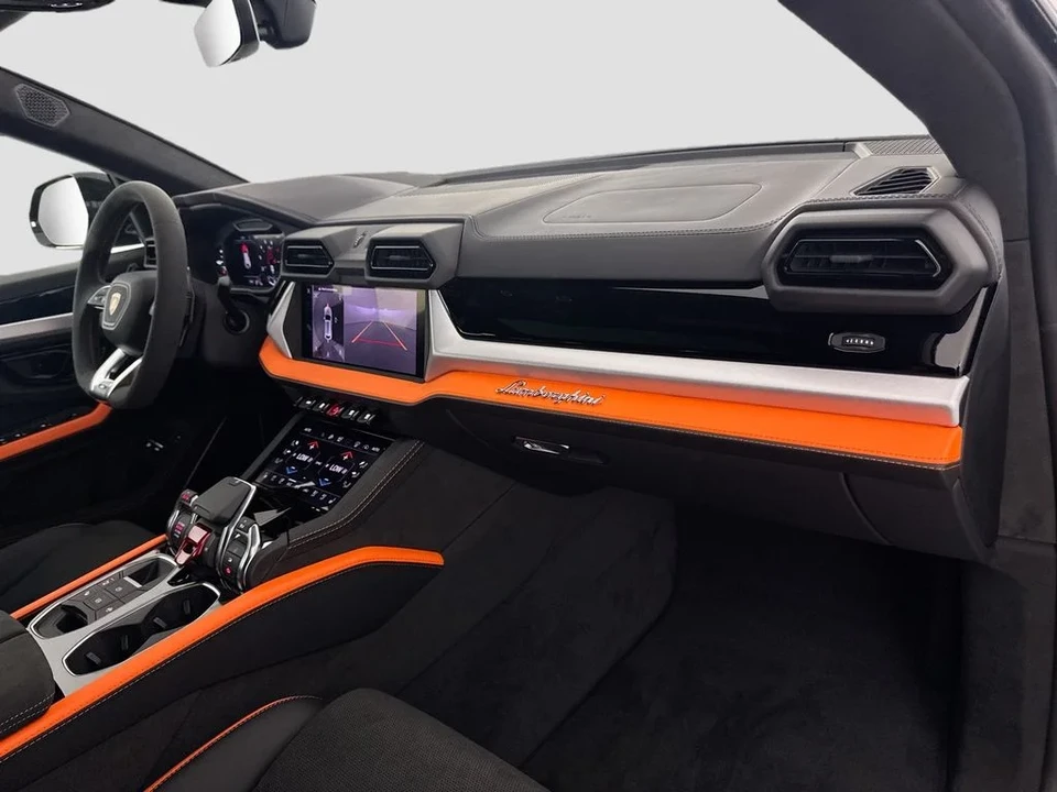 2026 Lamborghini Urus SE - Image 31 of 31