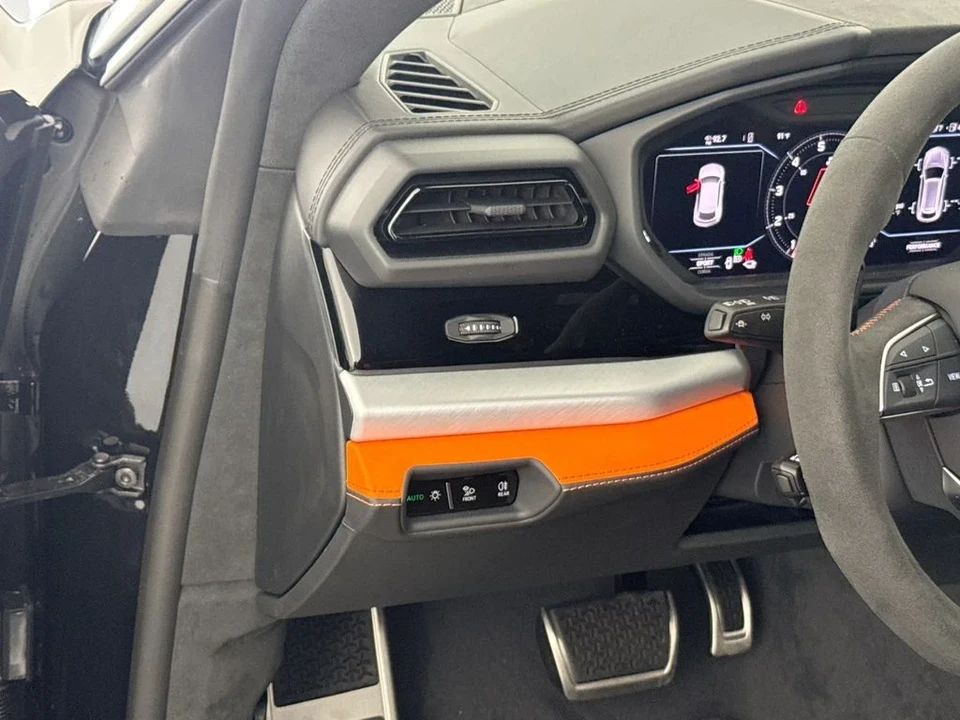 2026 Lamborghini Urus SE - Image 10 of 31