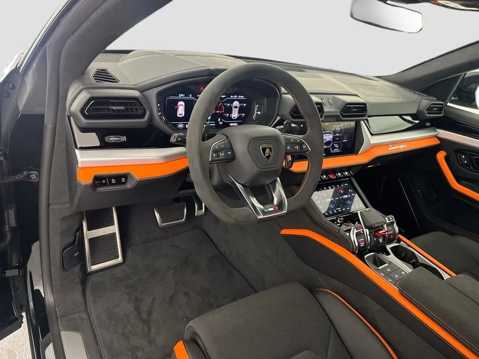 2026 Lamborghini Urus SE - Image 9 of 31