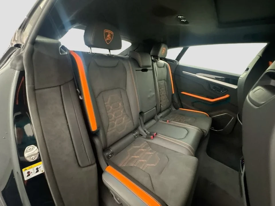 2026 Lamborghini Urus SE - Image 29 of 31