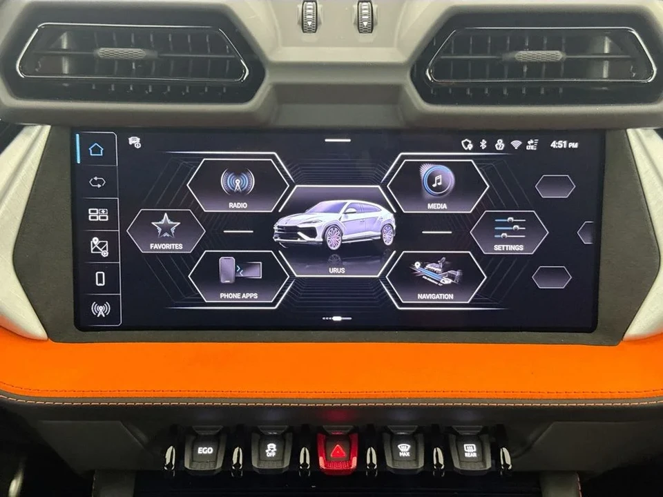 2026 Lamborghini Urus SE - Image 15 of 31