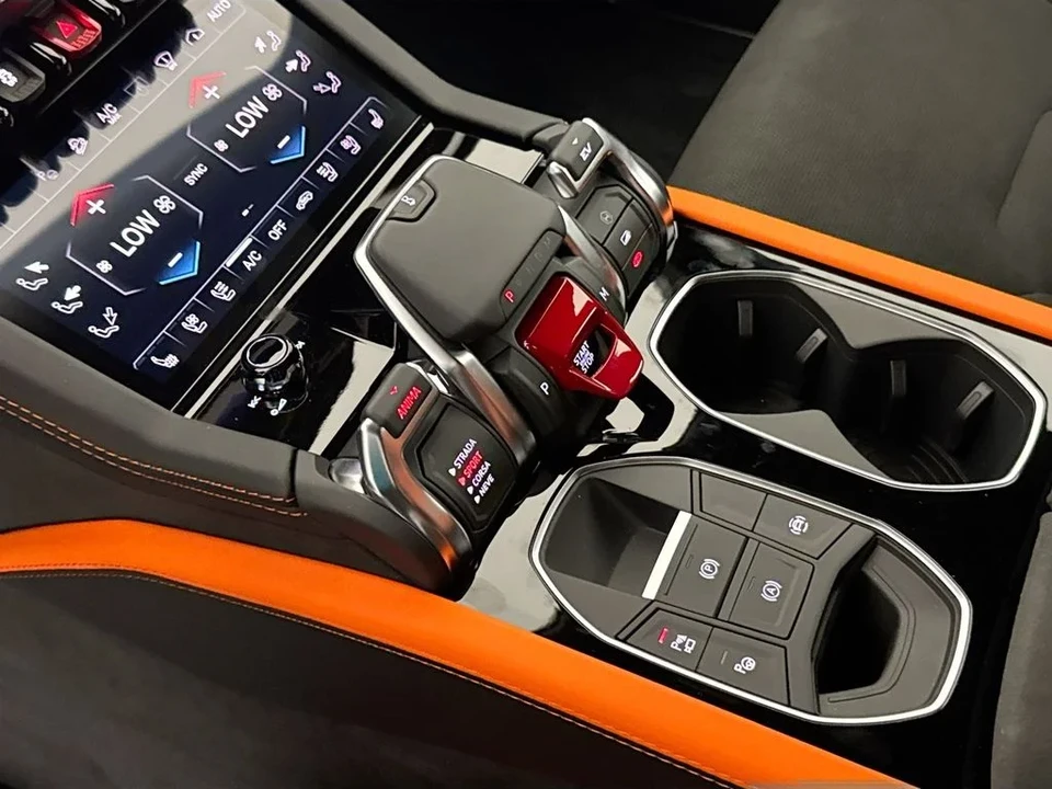 2026 Lamborghini Urus SE - Image 17 of 31