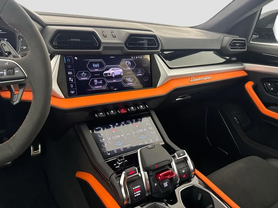 2026 Lamborghini Urus SE - Image 25 of 31