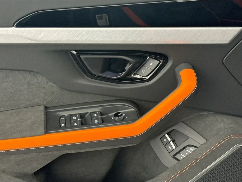 2026 Lamborghini Urus SE - Image 18 of 31