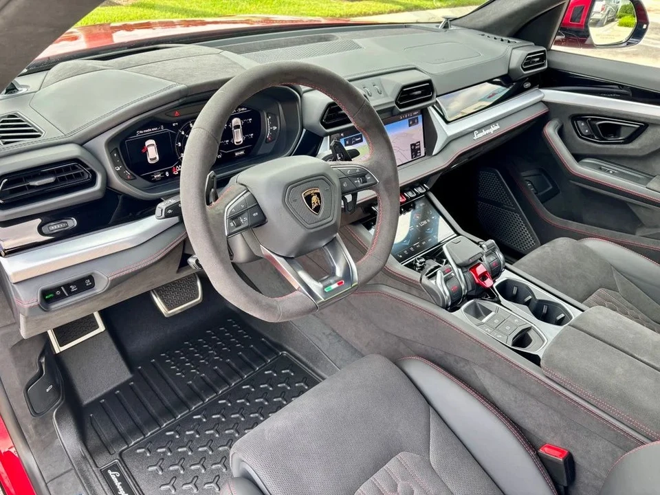 2026 Lamborghini Urus SE - Image 13 of 30