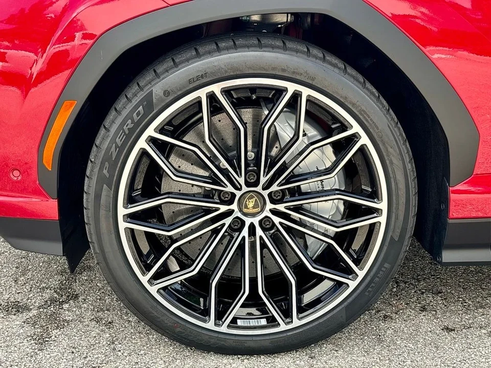 2026 Lamborghini Urus SE - Image 10 of 30