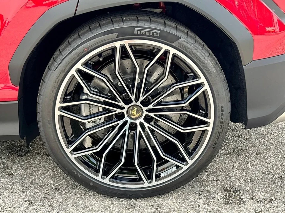 2026 Lamborghini Urus SE - Image 11 of 30