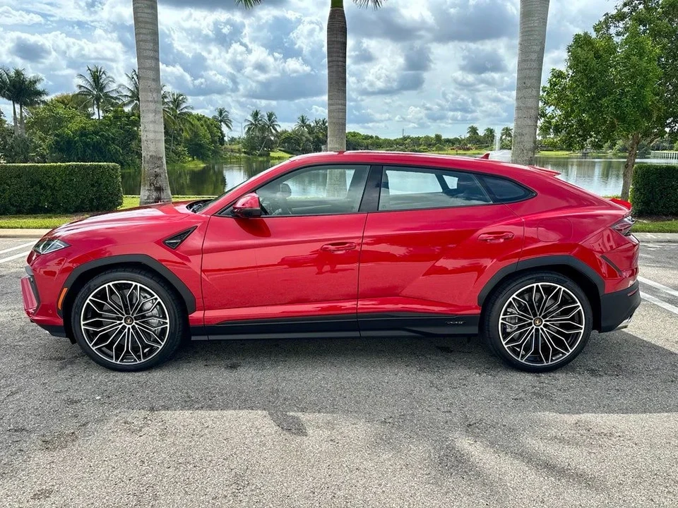 2026 Lamborghini Urus SE - Image 7 of 30