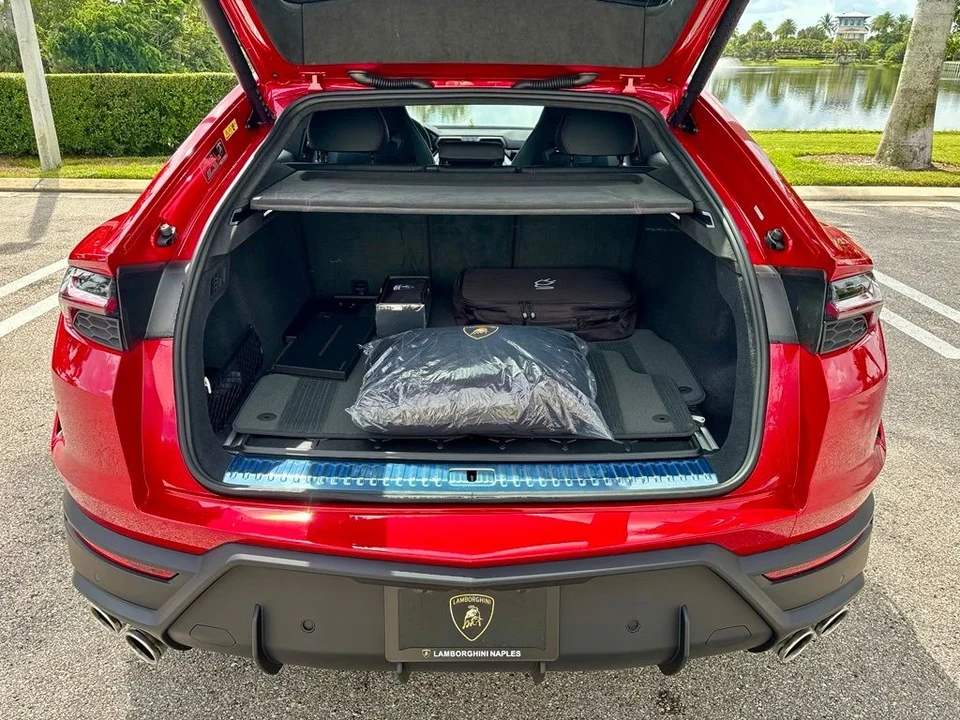 2026 Lamborghini Urus SE - Image 18 of 30