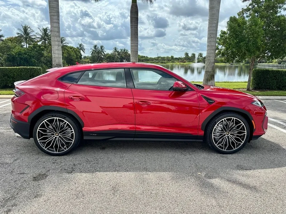 2026 Lamborghini Urus SE - Image 4 of 30