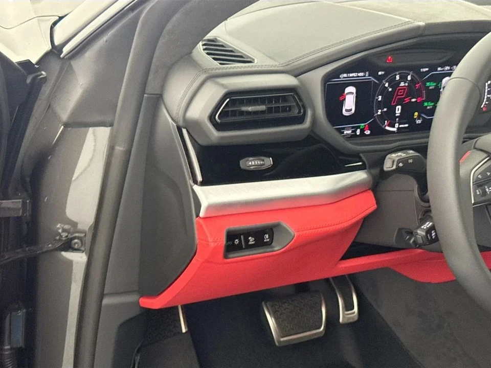 2026 Lamborghini Urus SE - Image 10 of 31