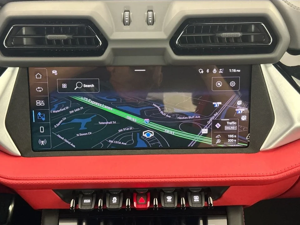 2026 Lamborghini Urus SE - Image 13 of 31