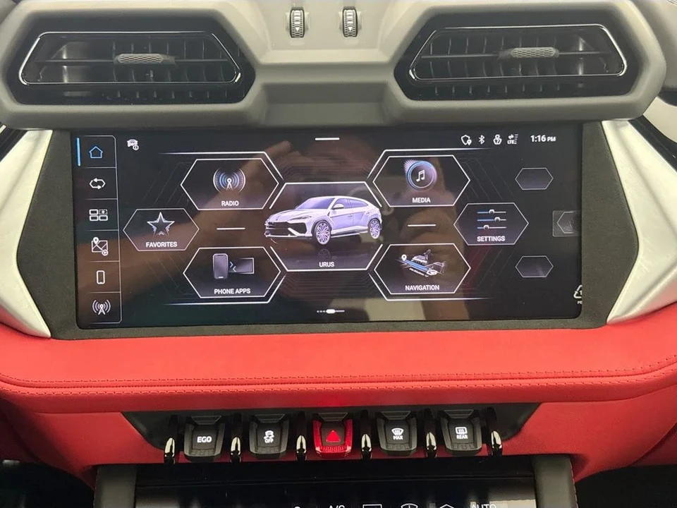 2026 Lamborghini Urus SE - Image 15 of 31