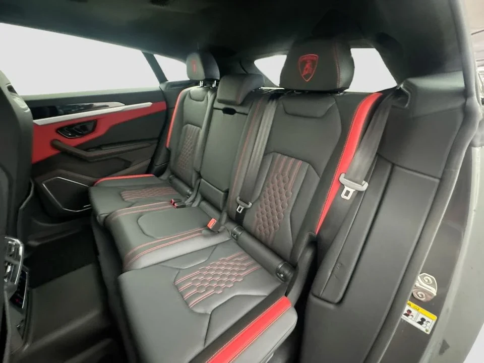 2026 Lamborghini Urus SE - Image 26 of 31