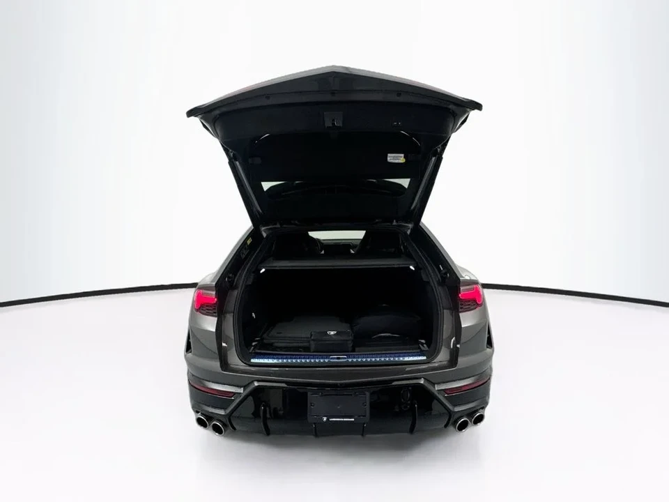 2026 Lamborghini Urus SE - Image 29 of 31