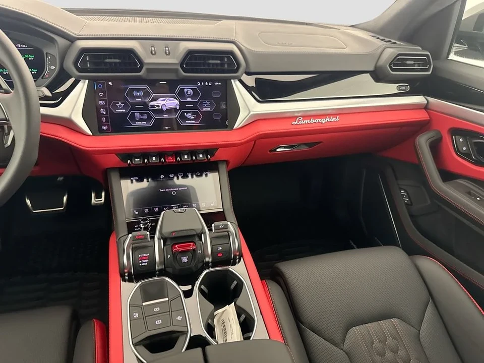 2026 Lamborghini Urus SE - Image 25 of 31