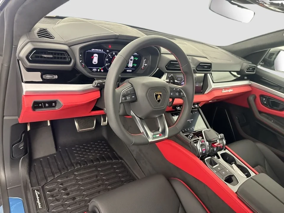 2026 Lamborghini Urus SE - Image 9 of 31
