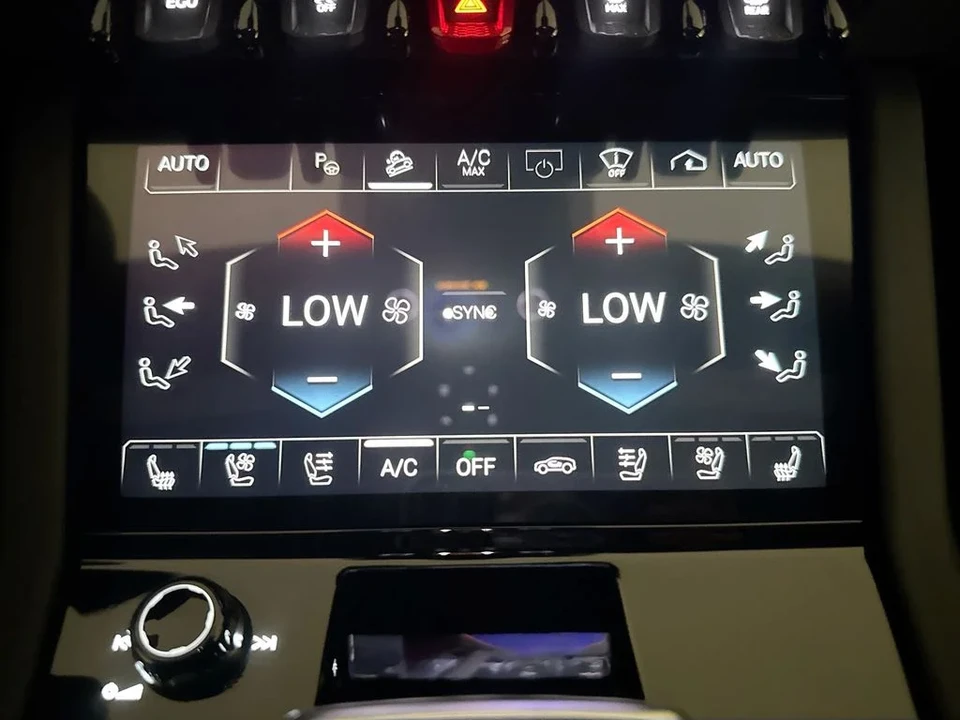2026 Lamborghini Urus SE - Image 16 of 31