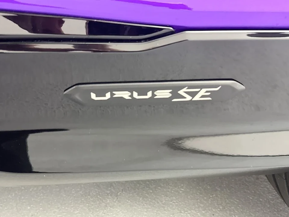 2026 Lamborghini Urus SE - Image 27 of 31