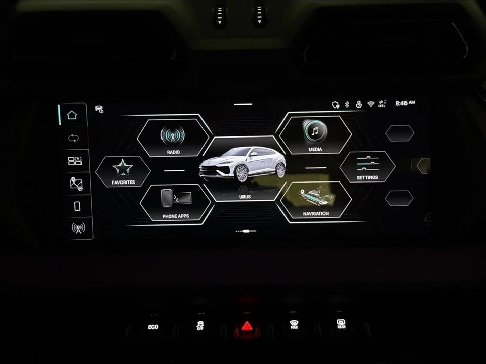2026 Lamborghini Urus SE - Image 15 of 31