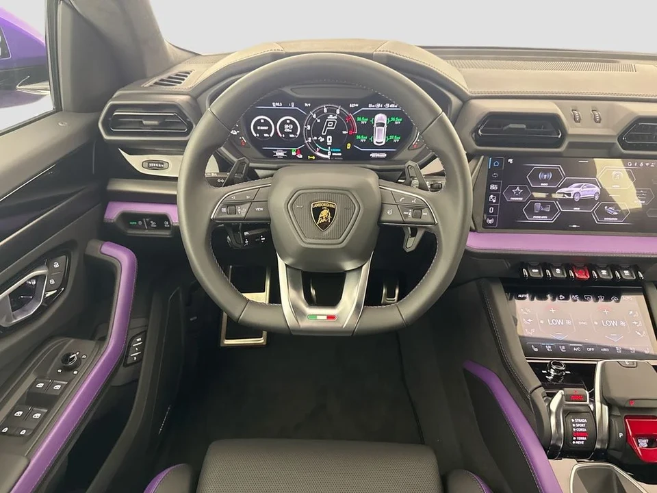 2026 Lamborghini Urus SE - Image 24 of 31