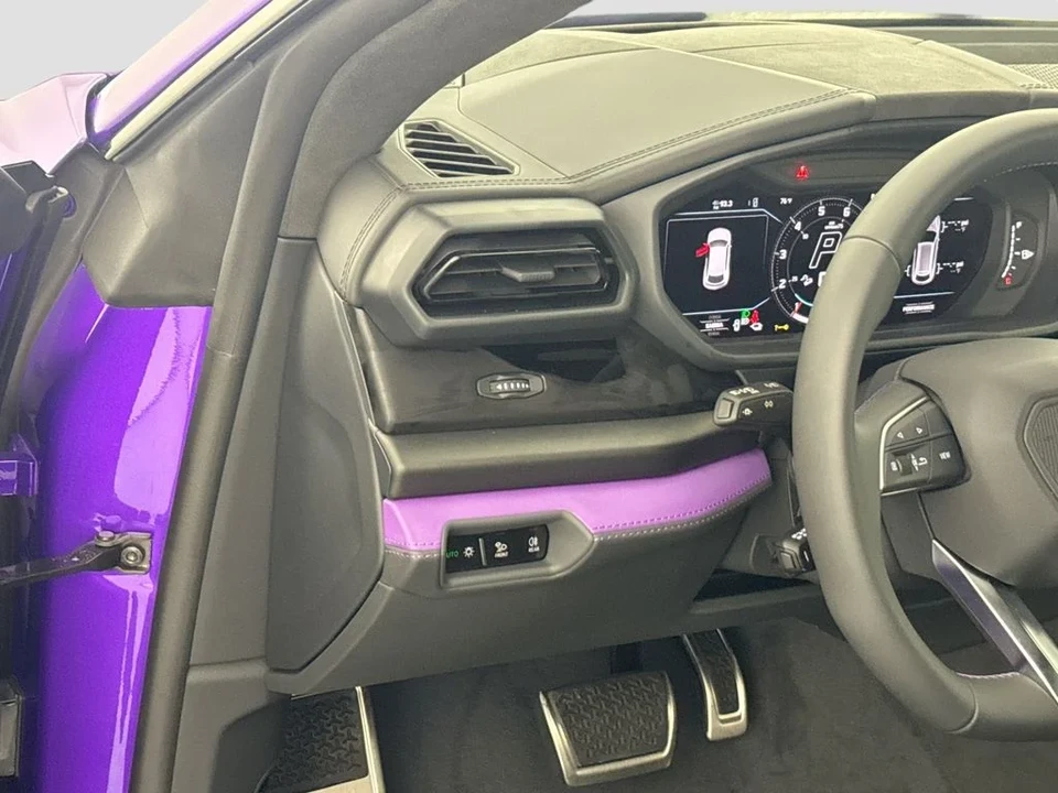2026 Lamborghini Urus SE - Image 10 of 31