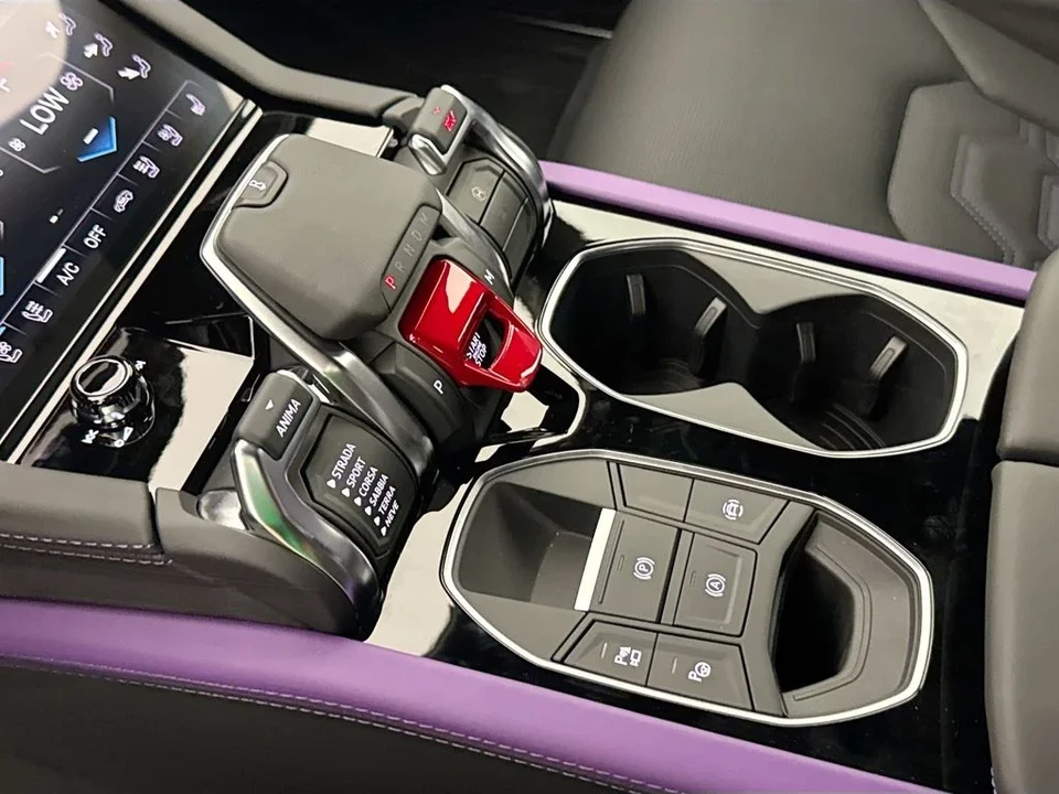 2026 Lamborghini Urus SE - Image 17 of 31