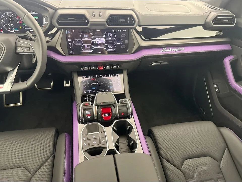 2026 Lamborghini Urus SE - Image 25 of 31