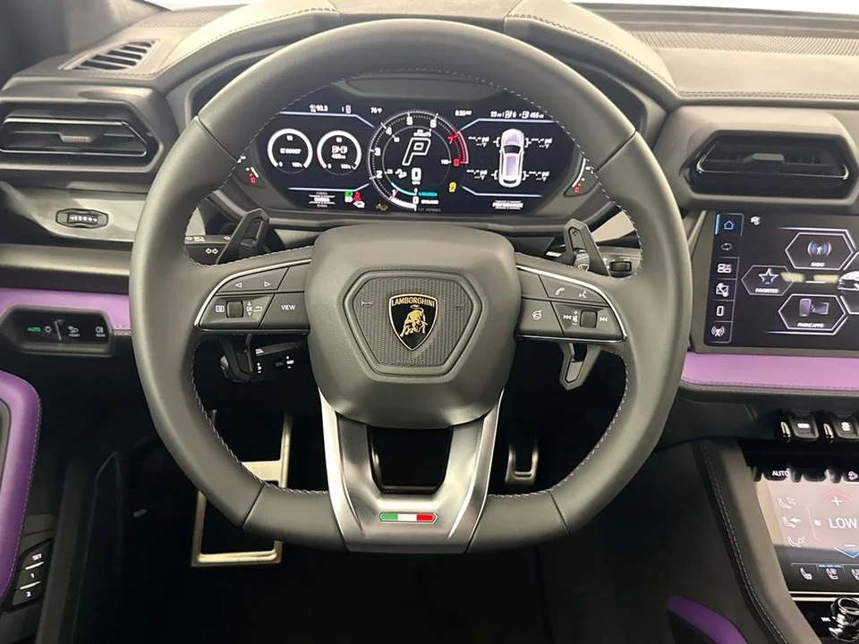 2026 Lamborghini Urus SE - Image 11 of 31