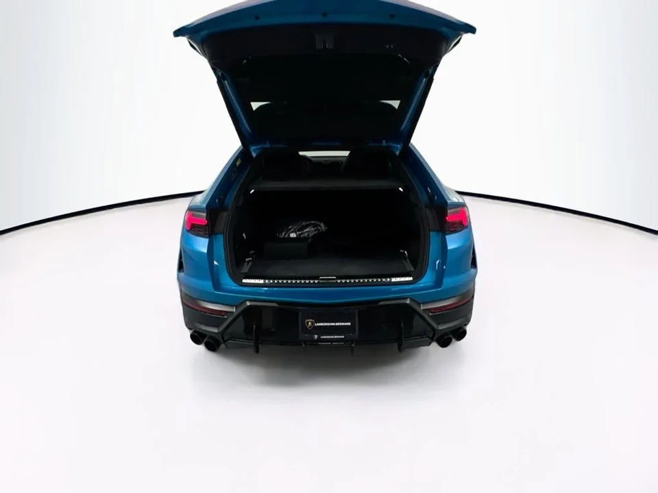 2026 Lamborghini Urus SE - Image 28 of 31