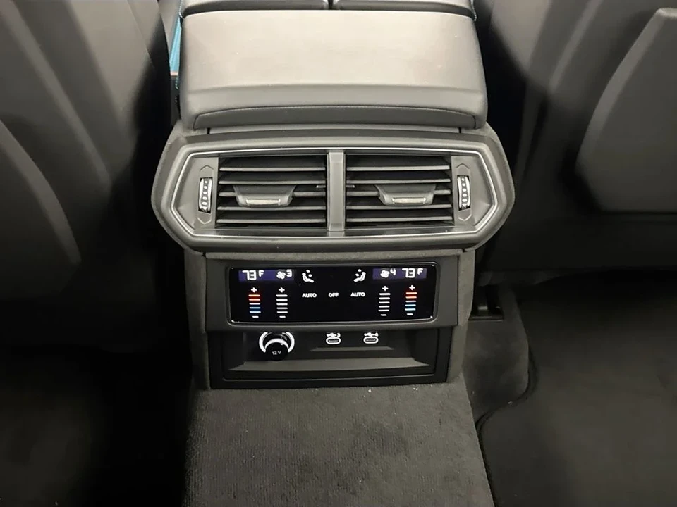2026 Lamborghini Urus SE - Image 27 of 31