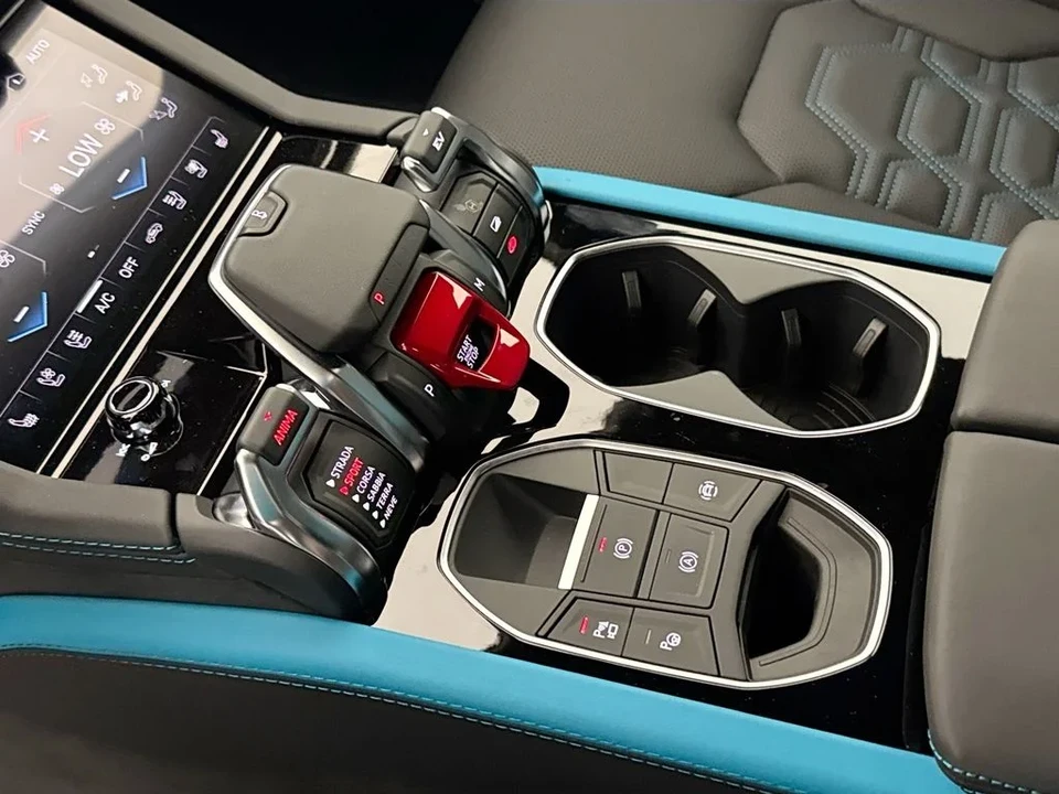 2026 Lamborghini Urus SE - Image 17 of 31