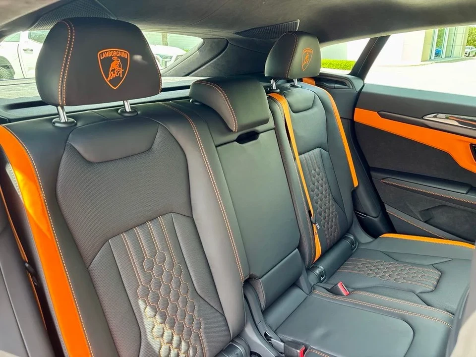 2026 Lamborghini Urus SE - Image 24 of 30