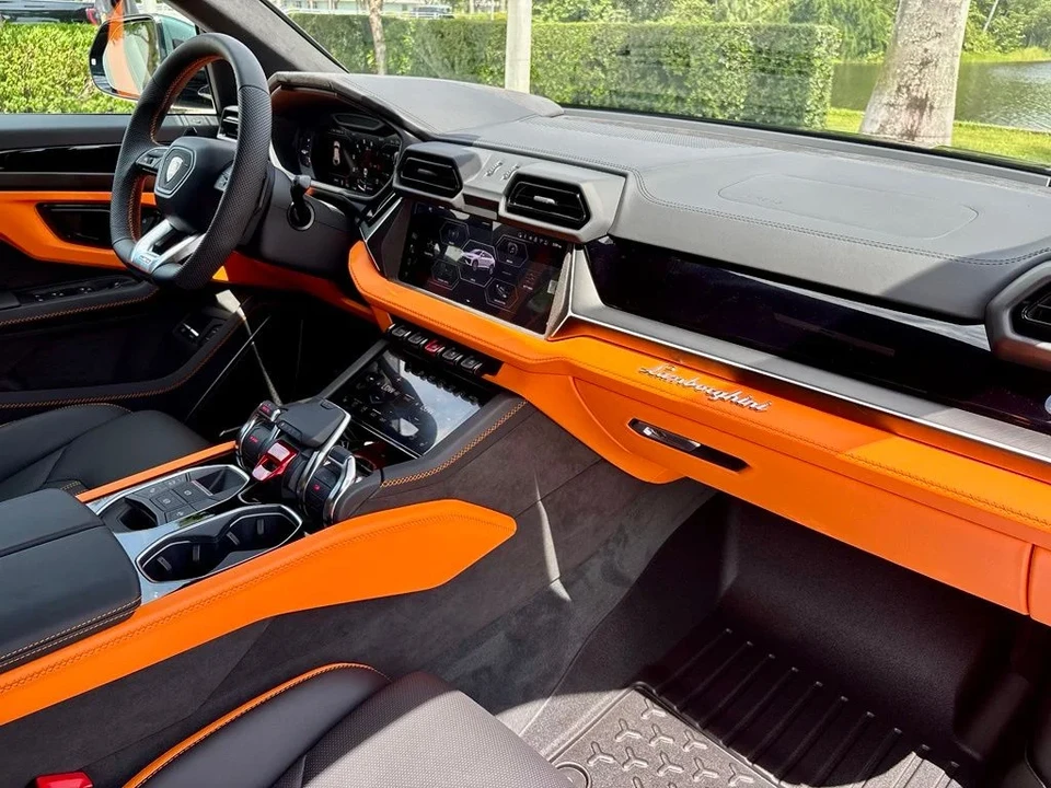 2026 Lamborghini Urus SE - Image 20 of 30