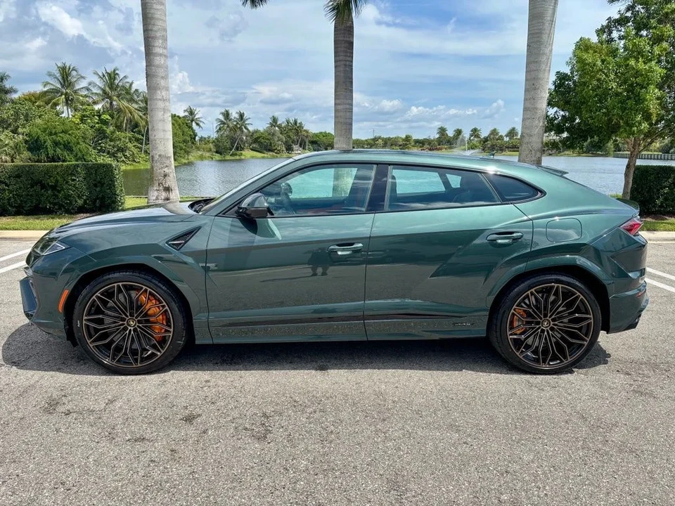 2026 Lamborghini Urus SE - Image 7 of 30